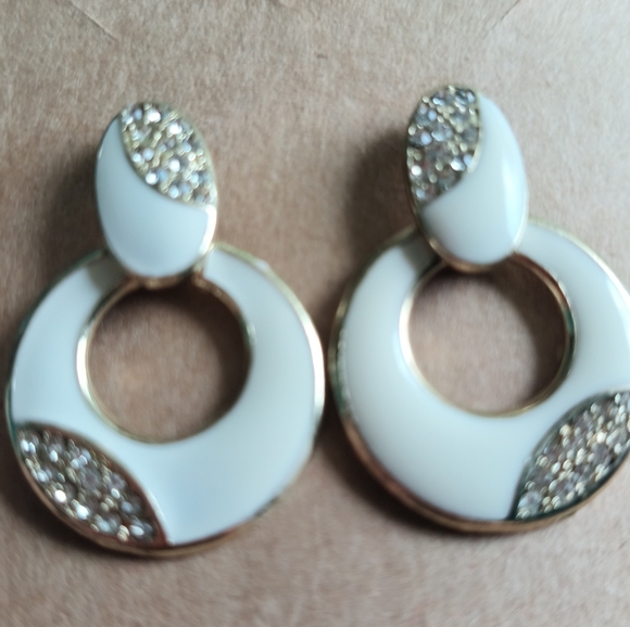 Vintage Glowing Knocker Earrings - Picture 3 of 6